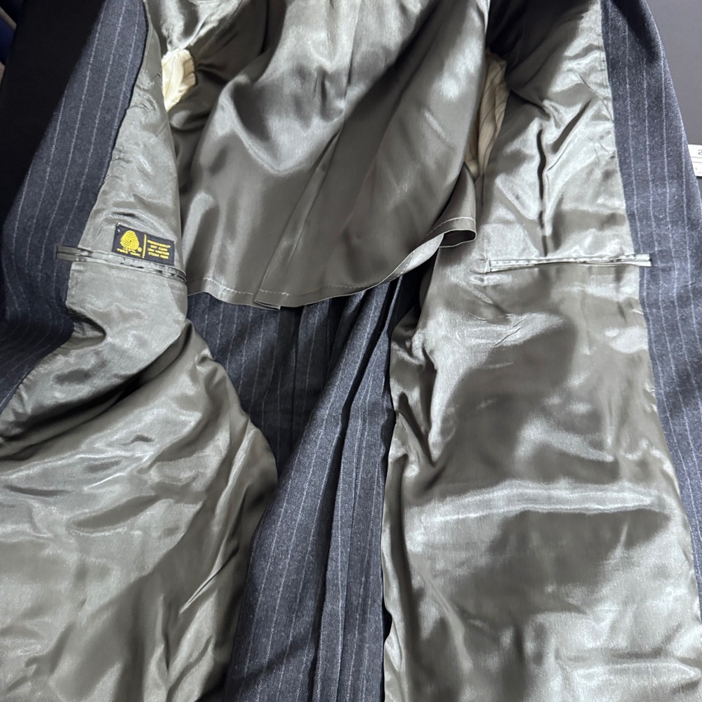 Gentlemen's Wear House 3-Piece Suit Mens 40R W33 Gray Pinstripe Wool USA Made - Picture 6 of 8